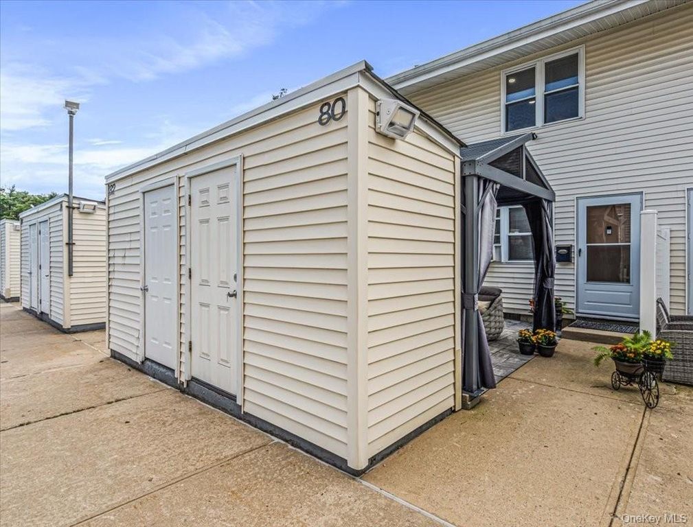 80 Townhouse Road N 80N, Huntington Station, NY 11746 — exterior