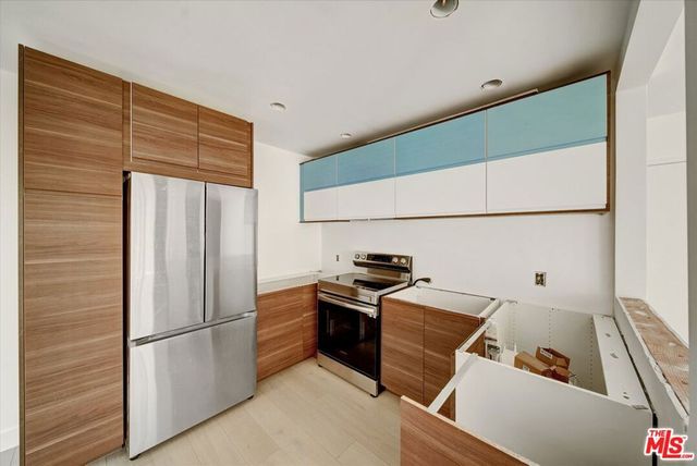 15 Spinnaker Street 101, Marina Del Rey, CA 90292
