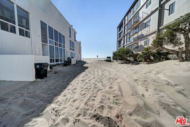 15 Spinnaker Street 101, Marina Del Rey, CA 90292