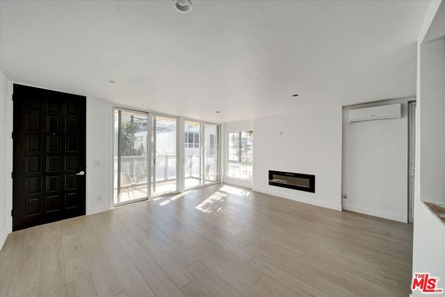 15 Spinnaker Street 101, Marina Del Rey, CA 90292