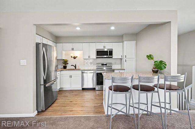 38103 Jefferson Avenue, Harrison Charter Township, MI 48045