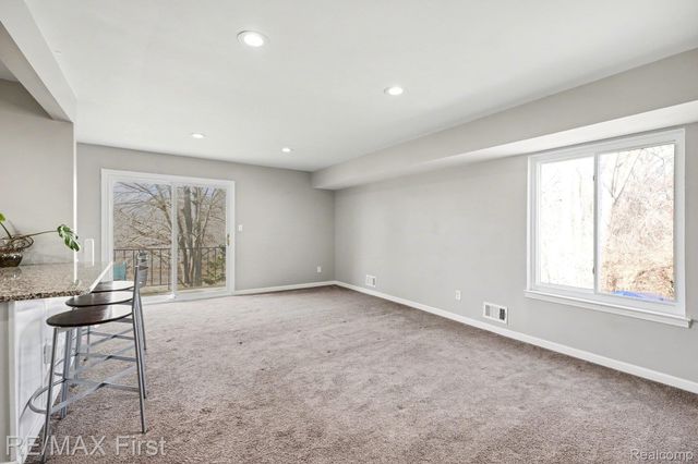 38103 Jefferson Avenue, Harrison Charter Township, MI 48045