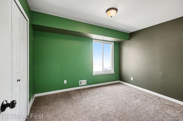 38103 Jefferson Avenue, Harrison Charter Township, MI 48045