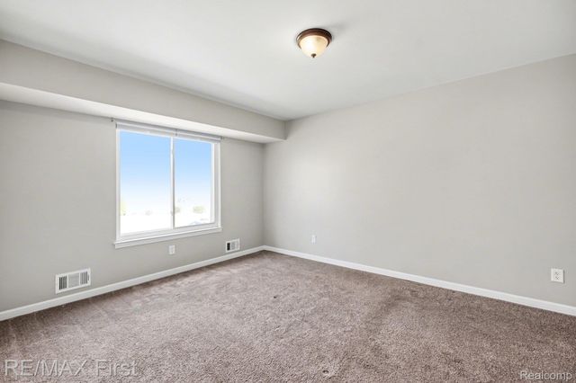 38103 Jefferson Avenue, Harrison Charter Township, MI 48045