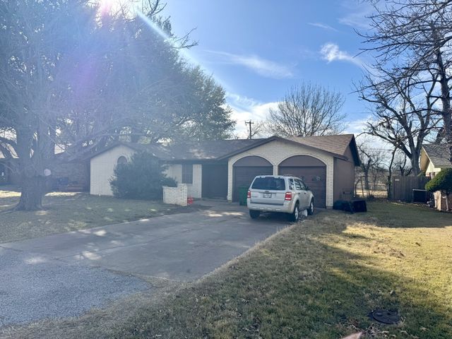 317 N Trail Street, Crowley, TX 76036