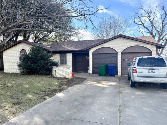 317 N Trail Street, Crowley, TX 76036