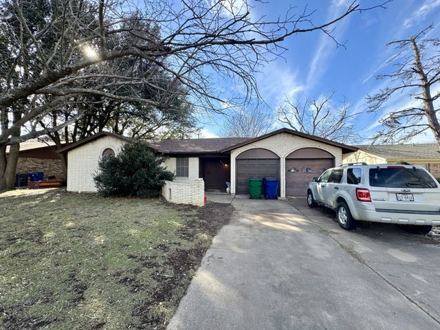 317 N Trail Street, Crowley, TX 76036