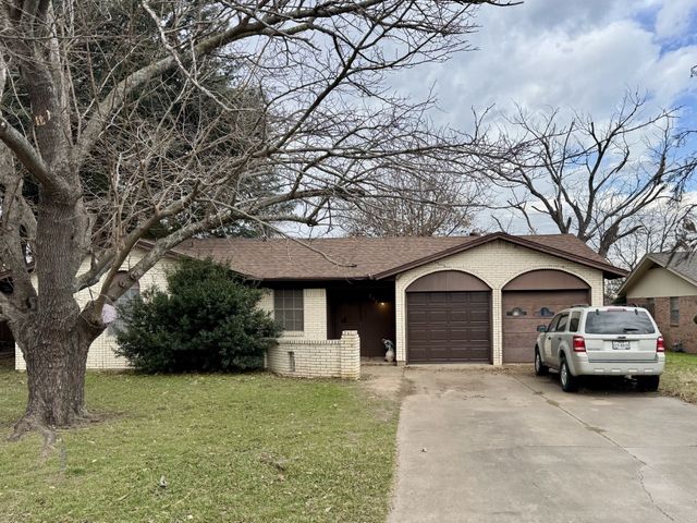 317 N Trail Street, Crowley, TX 76036