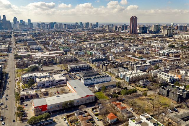 1725 N Prairie Avenue, Dallas, TX 75204