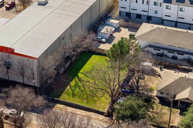 1725 N Prairie Avenue, Dallas, TX 75204