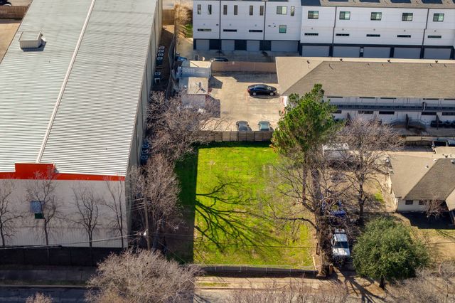 1725 N Prairie Avenue, Dallas, TX 75204