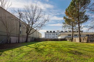 1725 N Prairie Avenue, Dallas, TX 75204