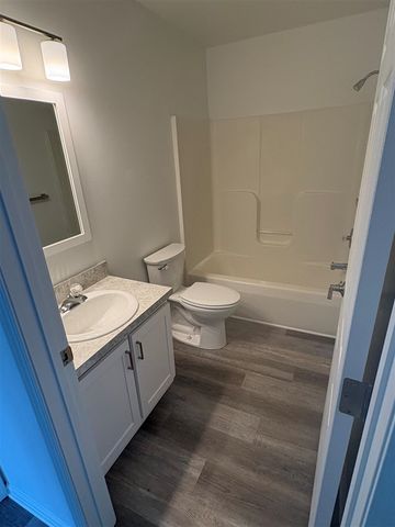194 Hunters Lane 37, Rockford, MI 49341