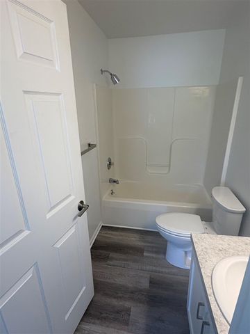194 Hunters Lane 37, Rockford, MI 49341