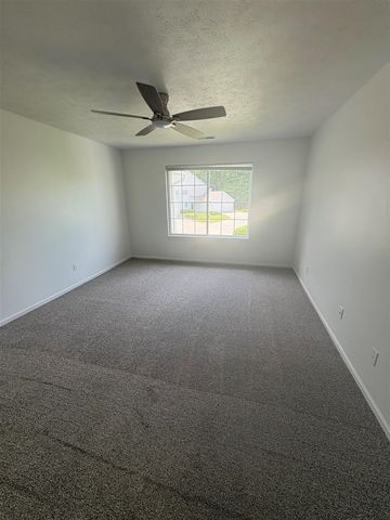 194 Hunters Lane 37, Rockford, MI 49341