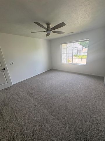194 Hunters Lane 37, Rockford, MI 49341