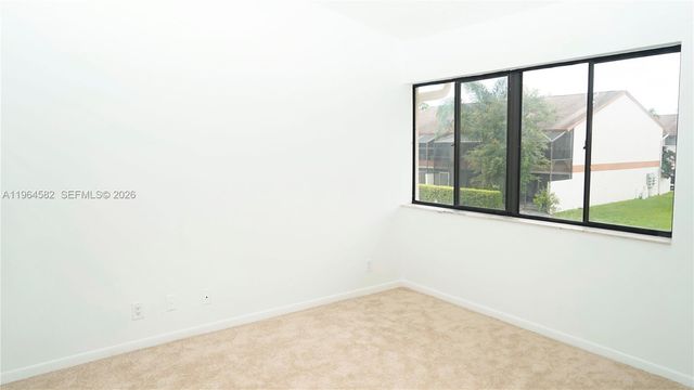 7041 SW 42nd Pl, Davie, FL 33314