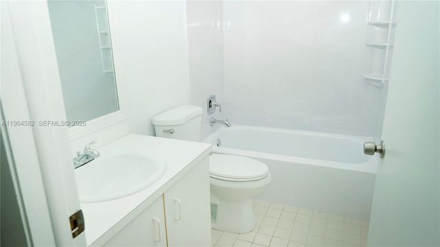 7041 SW 42nd Pl, Davie, FL 33314