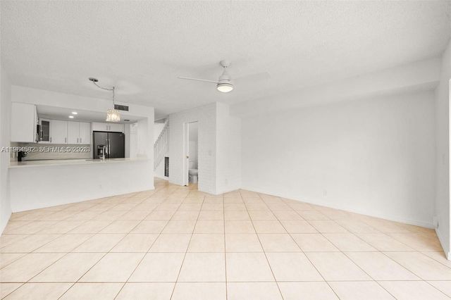 7041 SW 42nd Pl, Davie, FL 33314