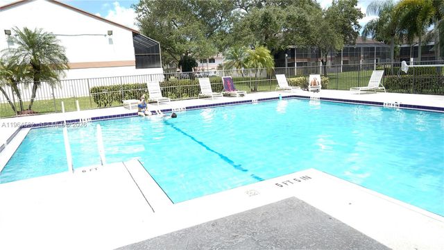 7041 SW 42nd Pl, Davie, FL 33314