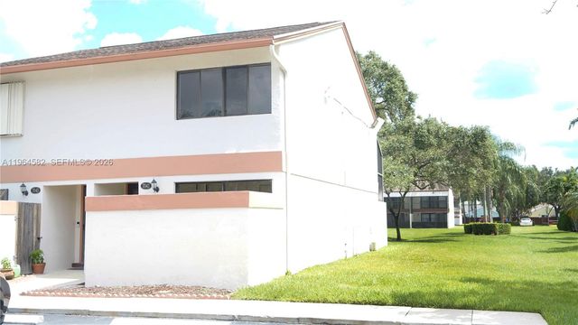 7041 SW 42nd Pl, Davie, FL 33314