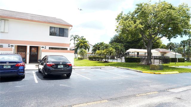 7041 SW 42nd Pl, Davie, FL 33314