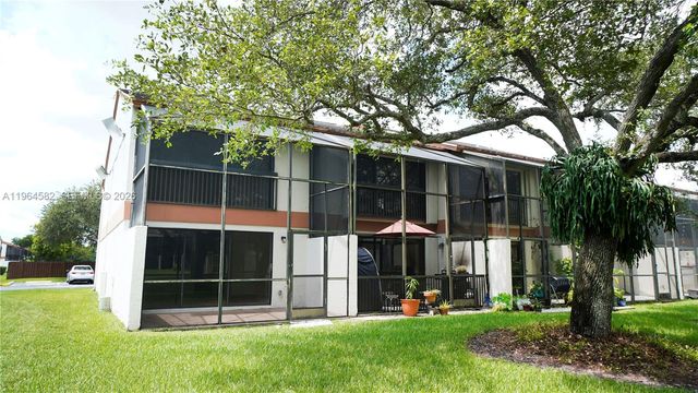 7041 SW 42nd Pl, Davie, FL 33314