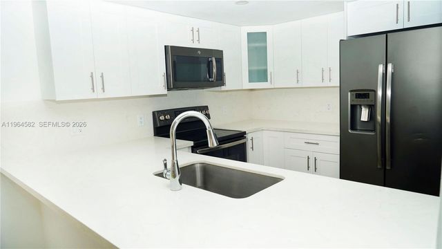 7041 SW 42nd Pl, Davie, FL 33314