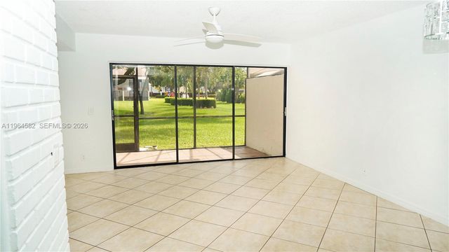 7041 SW 42nd Pl, Davie, FL 33314