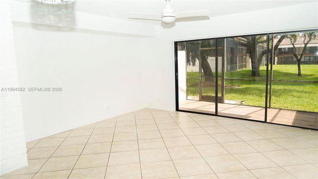 7041 SW 42nd Pl, Davie, FL 33314