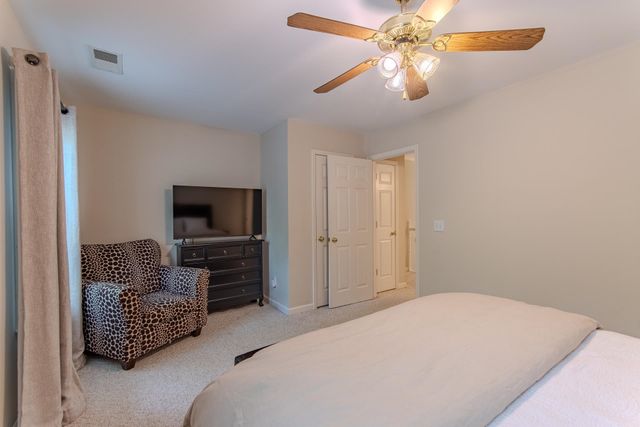 40 BUCK RUB CV, Savannah, TN 38372