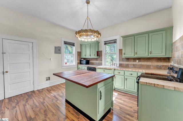 400 King Street, Easley, SC 29640