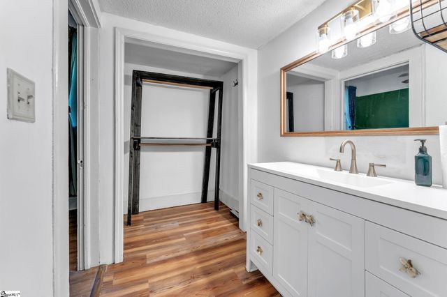 400 King Street, Easley, SC 29640