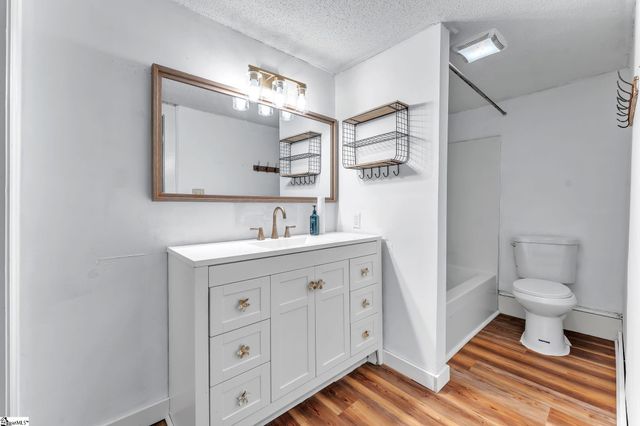 400 King Street, Easley, SC 29640