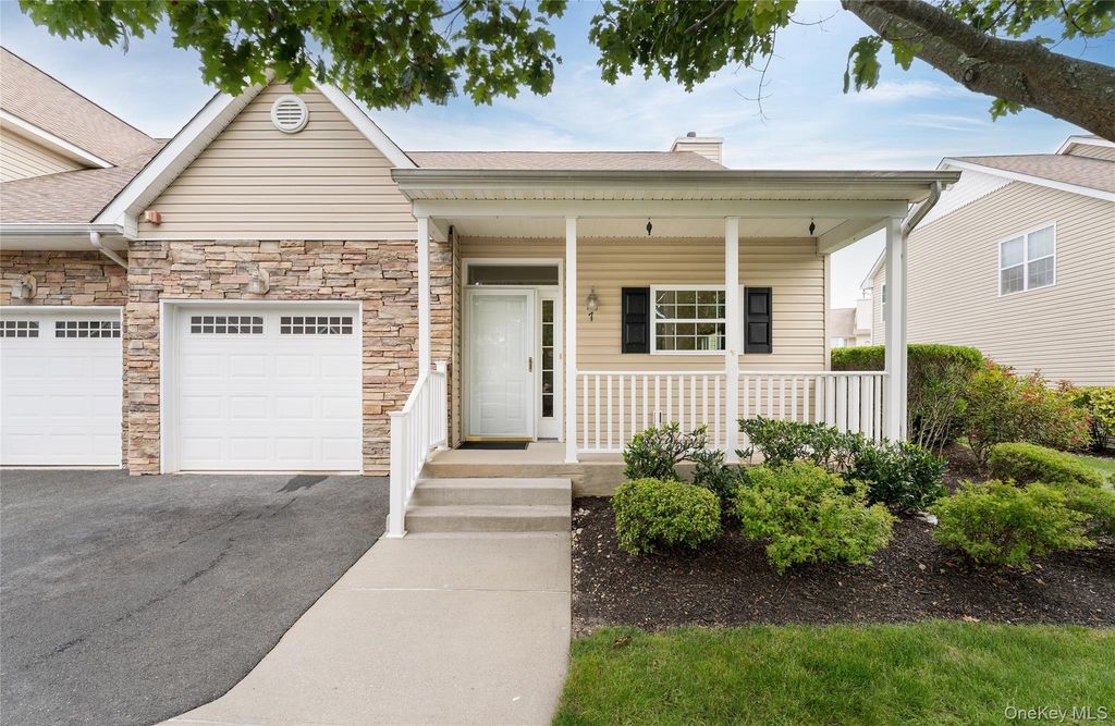 7 Pond Circle, Mount Sinai, NY 11766 — photo 4