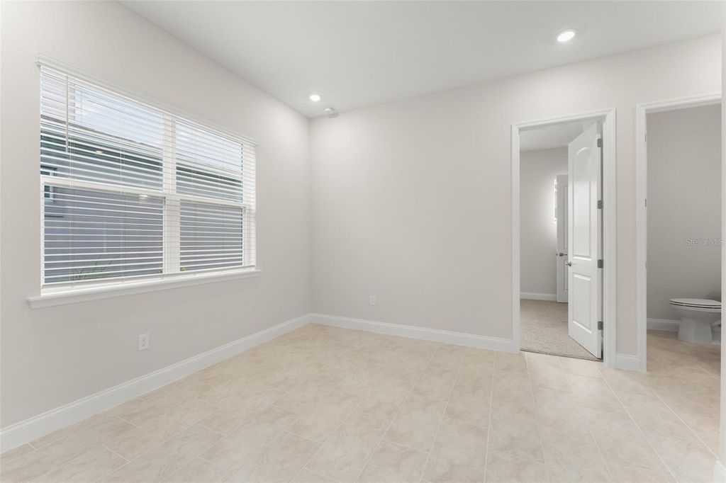 Image 12 of property listing at 13550 MCMILLAN DRIVE, Orlando, FL 32827