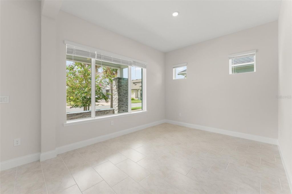Image 6 of property listing at 13550 MCMILLAN DRIVE, Orlando, FL 32827