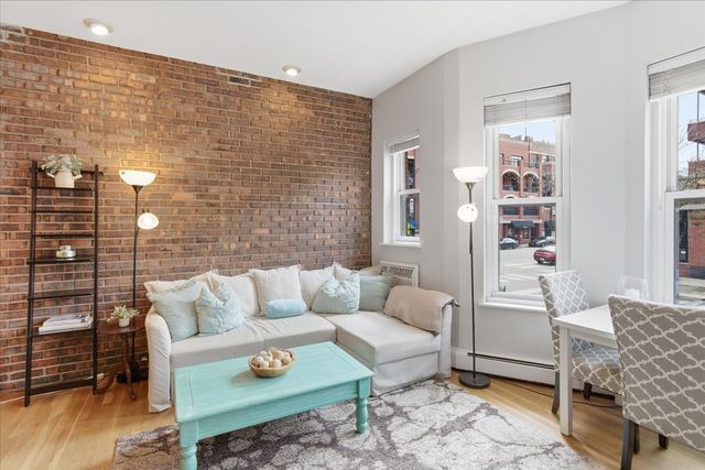 802 W GEORGE Street 1, Chicago, IL 60657