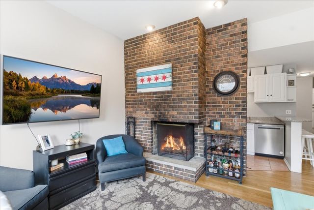 802 W GEORGE Street 1, Chicago, IL 60657