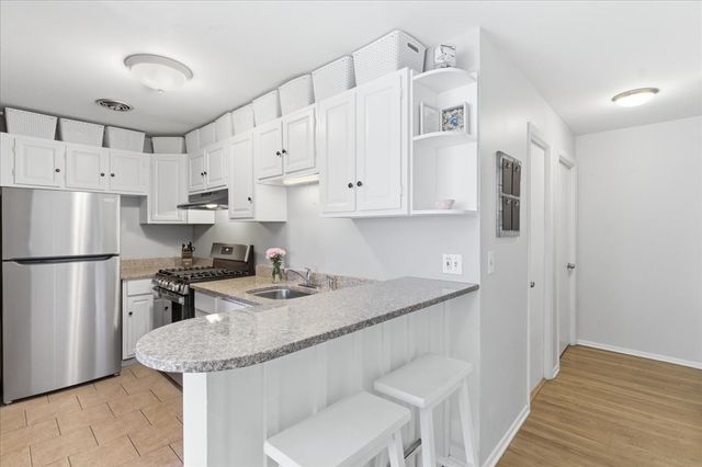 802 W GEORGE Street 1, Chicago, IL 60657