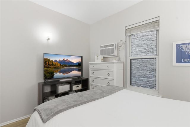 802 W GEORGE Street 1, Chicago, IL 60657