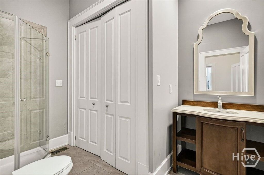 Image 11 of property listing at 106 E Harris Street, Savannah, GA 31401