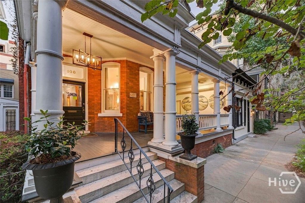 Image 2 of property listing at 106 E Harris Street, Savannah, GA 31401