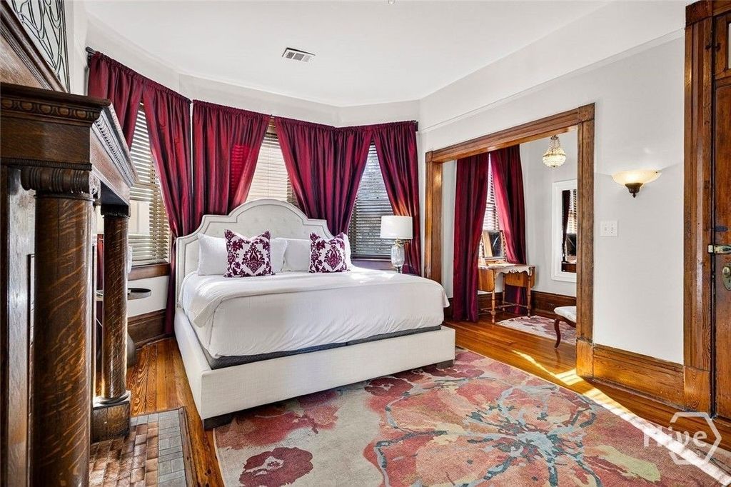 Image 22 of property listing at 106 E Harris Street, Savannah, GA 31401