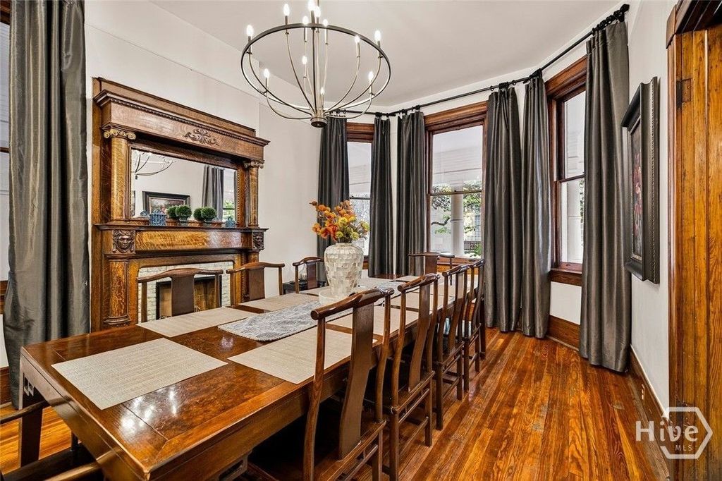 Image 4 of property listing at 106 E Harris Street, Savannah, GA 31401