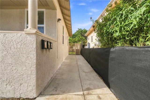 1223 E 35th, Los Angeles, CA 90011