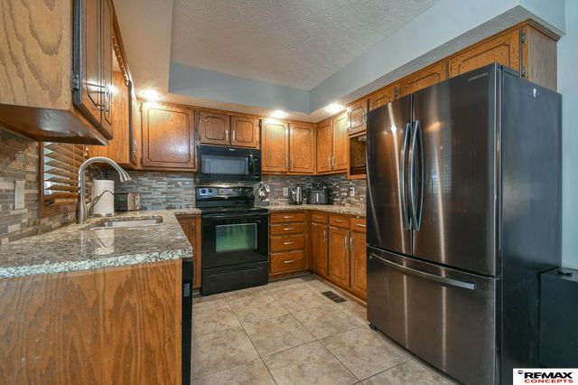 5214 English Drive, Lincoln, NE 68516