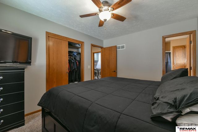 5214 English Drive, Lincoln, NE 68516