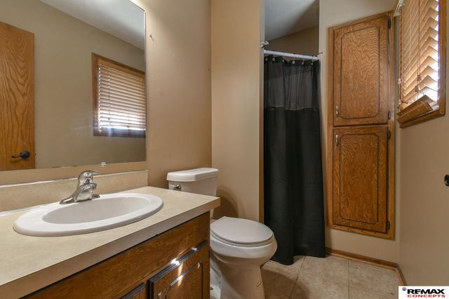 5214 English Drive, Lincoln, NE 68516