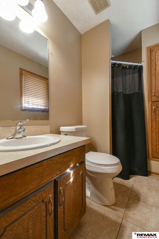 5214 English Drive, Lincoln, NE 68516